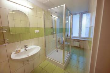 Фото номера Трехместный номер с общей ванной комнатой Хостелы eMKa Hostel г. Варшава 8