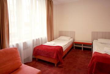 Фото номера Четырехместный номер с ванной комнатой Хостелы eMKa Hostel г. Варшава 6