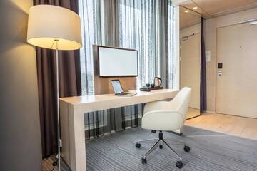 Фото номера Улучшенный двухместный номер с 2 отдельными кроватями Отель Sound Garden Hotel Airport г. Варшава 6