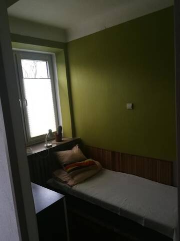 Фото номера Четырехместный номер с собственной ванной комнатой Хостелы Hostel Tolek г. Варшава 3