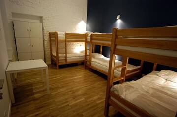Фото номера Кровать в общем 6-местном номере для мужчин и женщин Хостелы Hostel Chmielna 5 Rooms &amp; Apartments г. Варшава 7
