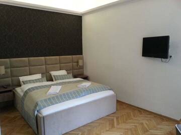 Фото номера Стандартный номер с кроватью размера &quot;queen-size&quot; Хостелы Hostel Chmielna 5 Rooms &amp; Apartments г. Варшава 4