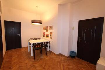 Фото номера Стандартный номер с кроватью размера &quot;queen-size&quot; Хостелы Hostel Chmielna 5 Rooms &amp; Apartments г. Варшава 5