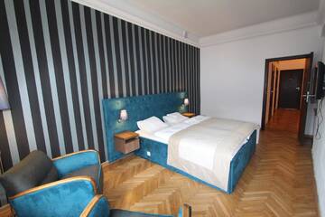 Фото номера Стандартный номер с кроватью размера &quot;queen-size&quot; Хостелы Hostel Chmielna 5 Rooms &amp; Apartments г. Варшава 6