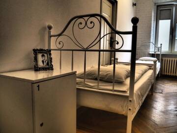 Фото номера Двухместный номер с 1 кроватью Хостелы Hostel Chmielna 5 Rooms &amp; Apartments г. Варшава 2