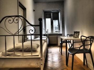 Фото номера Двухместный номер с 1 кроватью Хостелы Hostel Chmielna 5 Rooms &amp; Apartments г. Варшава 3