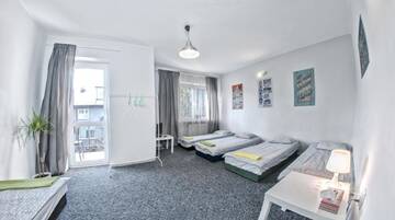 Фото номера Четырехместный номер Хостелы Place4Us г. Варшава 10