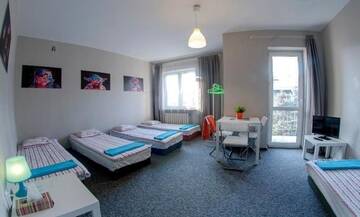 Фото номера Пятиместный номер Хостелы Place4Us г. Варшава 9