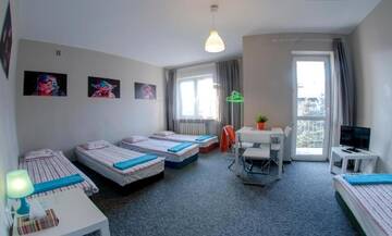 Фото номера Четырехместный номер Хостелы Place4Us г. Варшава 7