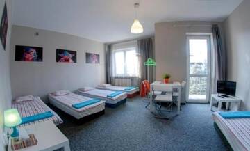 Фото номера Семейный номер с общей ванной комнатой Хостелы Place4Us г. Варшава 8