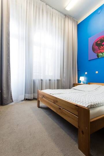 Фото номера Двухместный номер с 1 кроватью и общей ванной комнатой Хостелы Moon Hostel г. Варшава 2