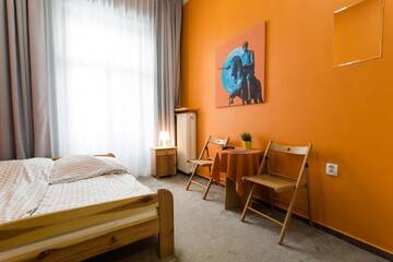 Фото номера Двухместный номер с 1 кроватью и общей ванной комнатой Хостелы Moon Hostel г. Варшава 5