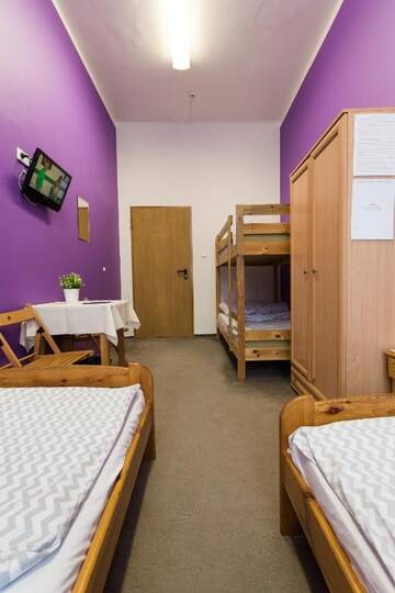 Фото номера Четырехместный номер с общей ванной комнатой Хостелы Moon Hostel г. Варшава 4