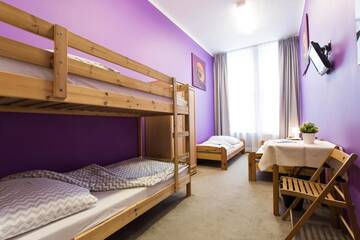 Фото номера Четырехместный номер с общей ванной комнатой Хостелы Moon Hostel г. Варшава 2