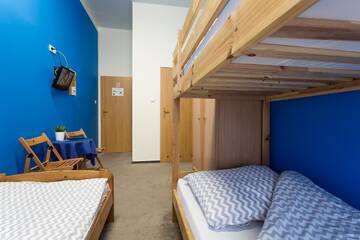 Фото номера Трехместный номер с собственной ванной комнатой Хостелы Moon Hostel г. Варшава 2