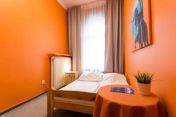 Фото номера Одноместный номер с общей ванной комнатой Хостелы Moon Hostel г. Варшава 4