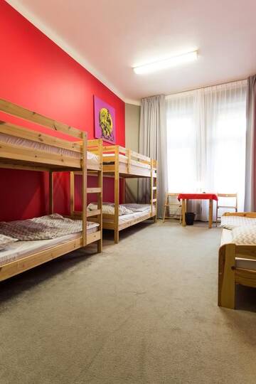 Фото номера Общий номер с общей ванной комнатой (5 взрослых) Хостелы Moon Hostel г. Варшава 4