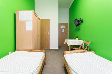 Фото номера Двухместный номер с 2 отдельными кроватями и собственной ванной комнатой Хостелы Moon Hostel г. Варшава 3