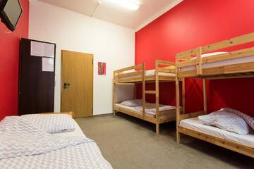Фото номера Общий номер с общей ванной комнатой (5 взрослых) Хостелы Moon Hostel г. Варшава 5