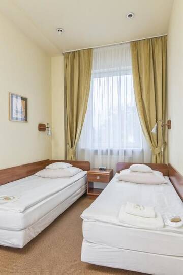 Фото номера Двухместный номер с 2 отдельными кроватями Отель Hotel Colibra г. Варшава 5