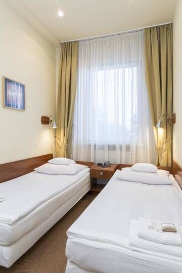 Фото номера Двухместный номер с 2 отдельными кроватями Отель Hotel Colibra г. Варшава 8
