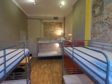 Фото номера Кровать в общем 6-местном номере Хостелы New World St. Hostel г. Варшава 8