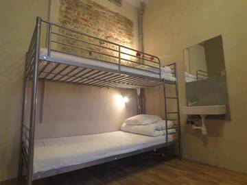 Фото номера Кровать в общем 6-местном номере Хостелы New World St. Hostel г. Варшава 2