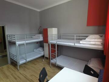 Фото номера Кровать в 10-местном общем номере Хостелы New World St. Hostel г. Варшава 9
