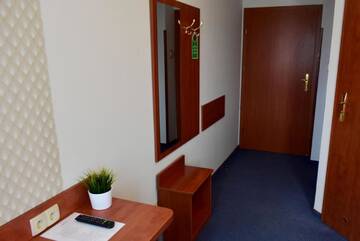 Фото номера Одноместный номер Отель Hotel Złote Dęby г. Варшава 3