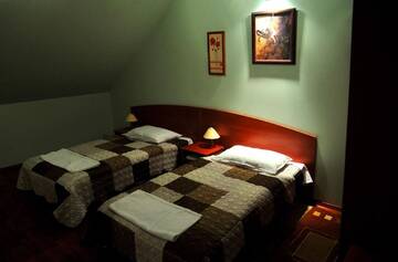 Фото номера Трехместный номер Отель Hotel Złote Dęby г. Варшава 3