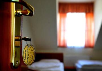 Фото номера Двухместный номер с 2 отдельными кроватями Отель Hotel Złote Dęby г. Варшава 4