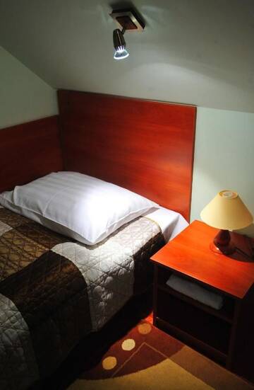Фото номера Трехместный номер Отель Hotel Złote Dęby г. Варшава 4