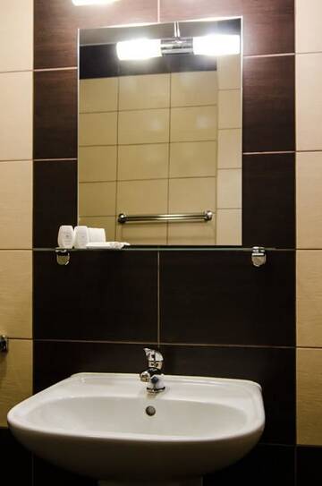 Фото номера Улучшенный двухместный номер с 1 кроватью Отель Hotel Łazienkowski г. Варшава 5