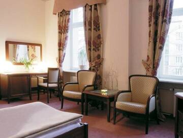 Фото номера Трехместный номер Отель Hotel Łazienkowski г. Варшава 2