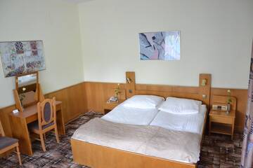 Фото номера Улучшенный двухместный номер с 1 кроватью Отель Hotel Karat г. Варшава 5