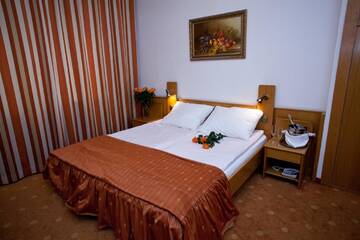 Фото номера Улучшенный двухместный номер с 1 кроватью Отель Hotel Karat г. Варшава 6