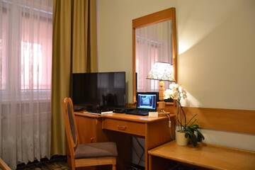 Фото номера Двухместный номер с 2 отдельными кроватями Отель Hotel Karat г. Варшава 5
