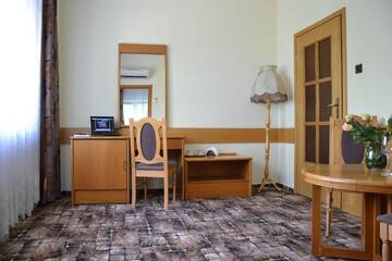 Фото номера Улучшенный двухместный номер с 1 кроватью Отель Hotel Karat г. Варшава 8