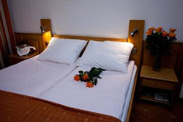 Фото номера Улучшенный двухместный номер с 1 кроватью Отель Hotel Karat г. Варшава 11
