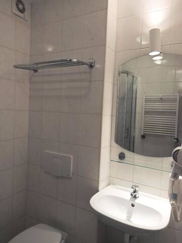 Фото номера Семейный номер (для 4 взрослых) Отель Hotel Gordon г. Варшава 8