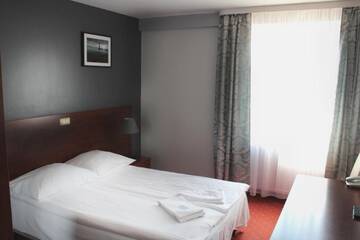 Фото номера Стандартный двухместный номер с 1 кроватью Отель Hotel Gordon г. Варшава 2