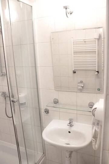 Фото номера Трехместный номер эконом-класса Отель Hotel Gordon г. Варшава 5