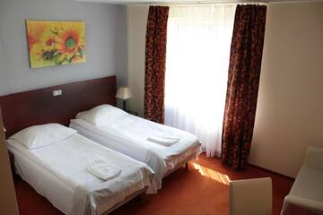 Фото номера Двухместный номер эконом-класса с 2 отдельными кроватями Отель Hotel Gordon г. Варшава 4