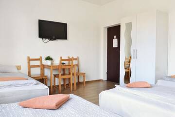 Фото номера Четырехместный номер с общей ванной комнатой Хостелы Smart2Stay U Jakuba г. Варшава 7