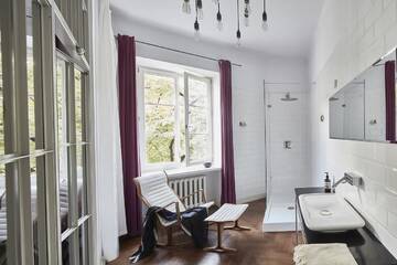 Фото номера Двухместный номер Делюкс с 1 кроватью Проживание в семье Between Us Bed and Breakfast г. Варшава 7