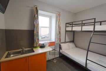 Фото номера Трехместный номер с собственной ванной комнатой Хостелы Hostel Siennicka г. Варшава 11