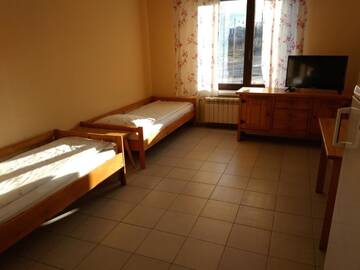 Фото номера Четырехместный номер с общей ванной комнатой Хостелы Hostel Siennicka г. Варшава 6