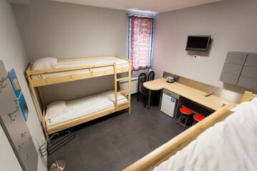 Фото номера Четырехместный номер с общей ванной комнатой Хостелы Hostel Siennicka г. Варшава 8
