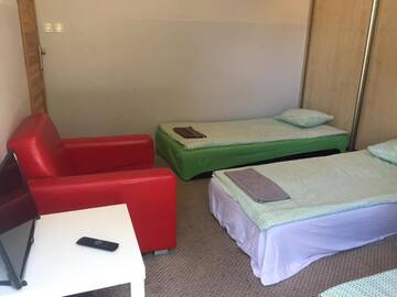 Фото номера Трехместный номер с основными удобствами и общей ванной комнатой Хостелы Wilanowska Hostel г. Варшава 4