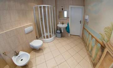 Фото номера Четырехместный номер с общей ванной комнатой Хостелы Wilanowska Hostel г. Варшава 9